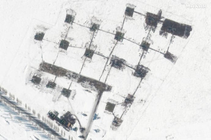Группа военных вертолетов на полигоне под Белгородом, РФ. Снимок 13 февраля