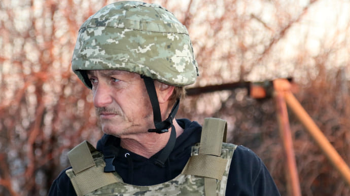 Шон Пенн хочет снять кино в Украине: пообщался с бойцами ООС