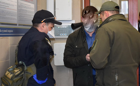 Адвокат Грищенко нес макет бомбы на суд, но его не пустили: охранникам показался подозрительным