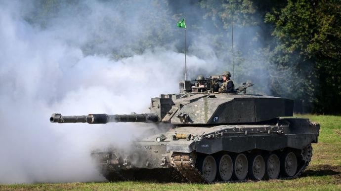 Минобороны Британии показало, как украинские экипажи тренируются на танках Challenger 2