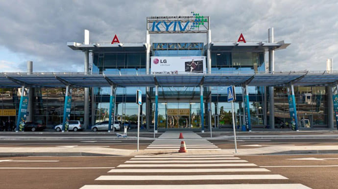 В Киеве заминировали аэропорт и медучреждения