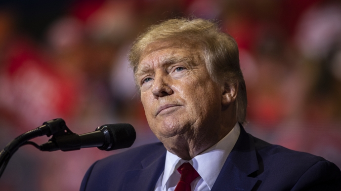 Трамп говорит, что впервые в истории инаугурация президента США пройдет с  приспущенными флагами | Украинская правда