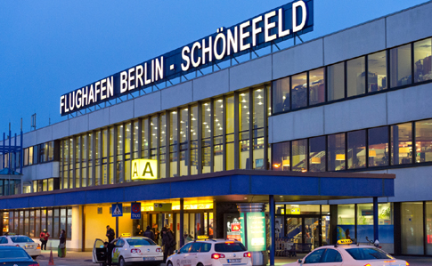 49 украинцев застряли в аэропорту Берлина из-за очередей на паспортном контроле