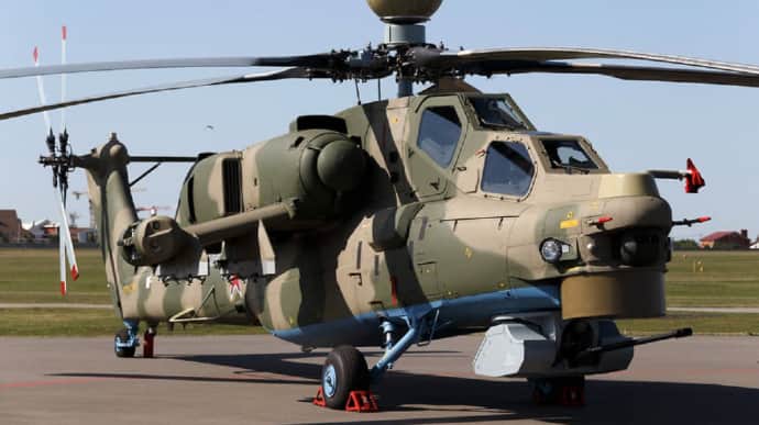 Russians reportedly deploy military helicopters near residential buildings in Crimea