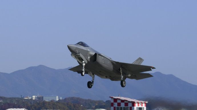Южная Корея подняла истребители после сообщений о 180 военных самолетах в воздухе КНДР