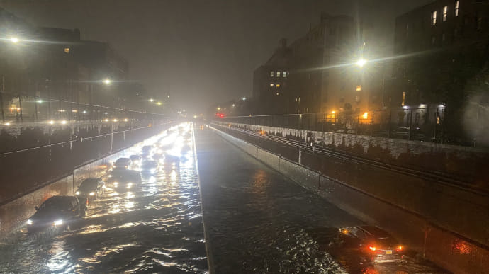 Первое в истории Нью-Йорка наводнение: 8 смертей, объявлено чрезвычайное положение