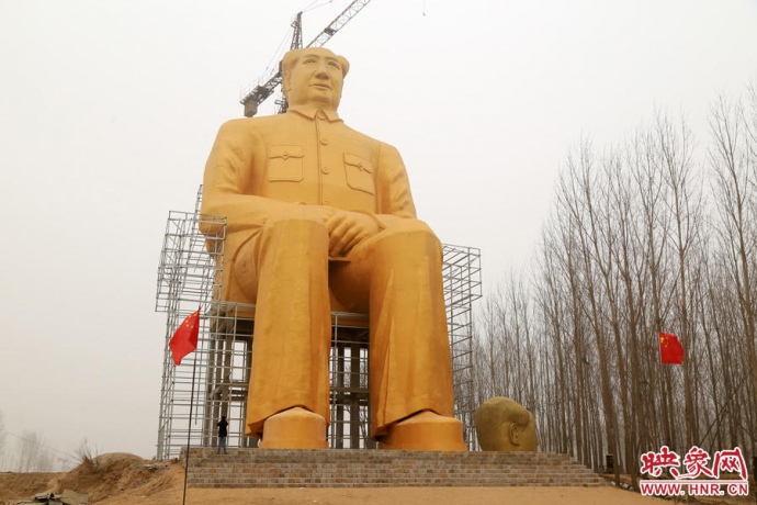 Почти завершенная статуя Мао Цзэдуна в Китае 