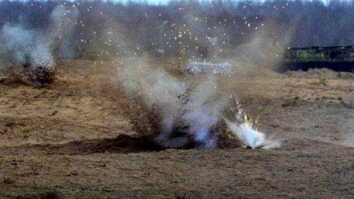 Occupiers shell Chernihiv Oblast: over 10 explosions within 15 minutes
