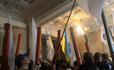Сторонники Порошенко ворвались в ГБР: Труба отреагировал