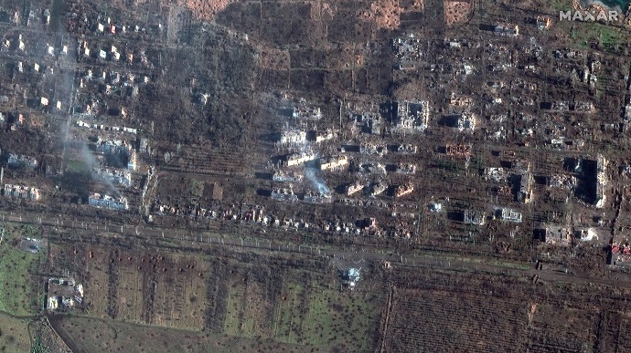 Maxar показує на супутникових знімках розбомблене передмістя Бахмута