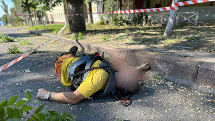 Оккупанты утром ударили Градами по центру Херсона: 1 погибший, 4 раненых 