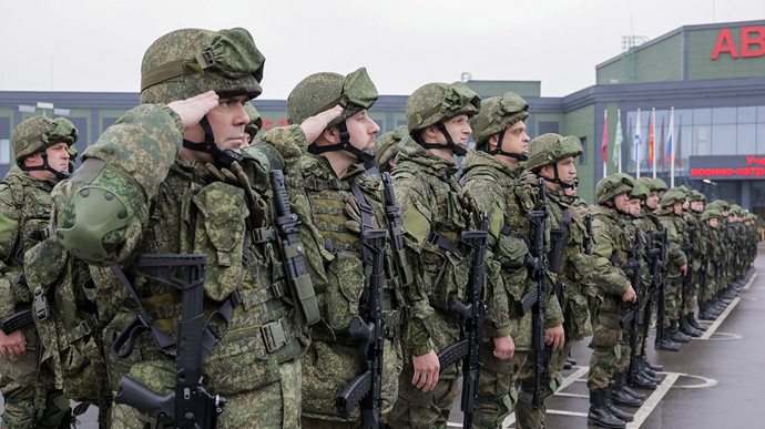 У Росії хочуть повернути дворічну службу в армії 