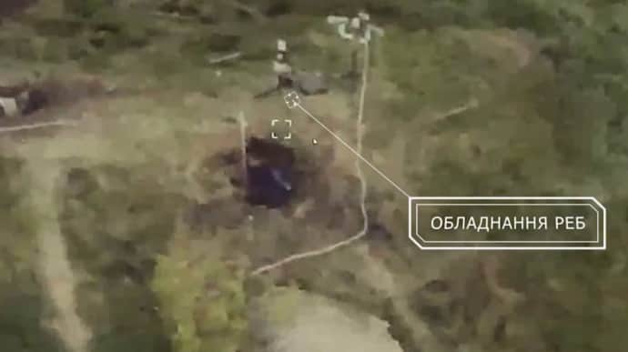 Defence of Vovchansk: Ukrainian border guards destroy Russian electronic warfare system – video