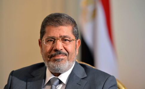 Екс-президент Єгипту знепритомнів у суді й помер