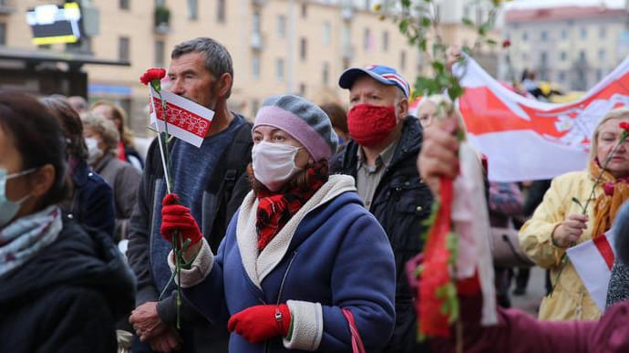 Бабусі з народом: пенсіонери Білорусі знову вийшли на марш протесту