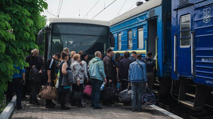 Ukrainians leave occupation more often now, in particular through pedestrian border crossing point in Sumy Oblast