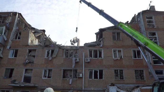 Two bodies retrieved from rubble in Mykolaiv, city mayor shows destroyed house