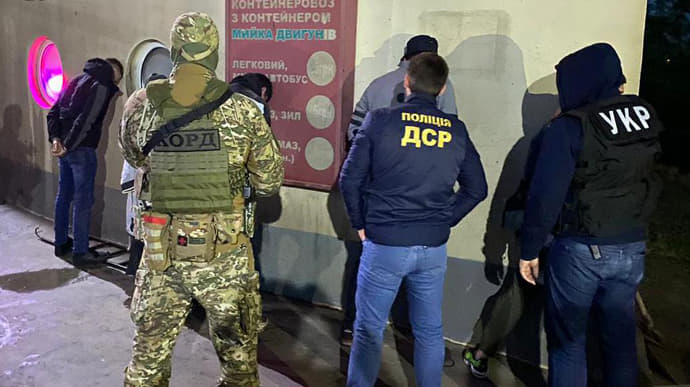 В Україні затримали 4 іноземних кілерів: намагались вбити ватажка наркокартелю