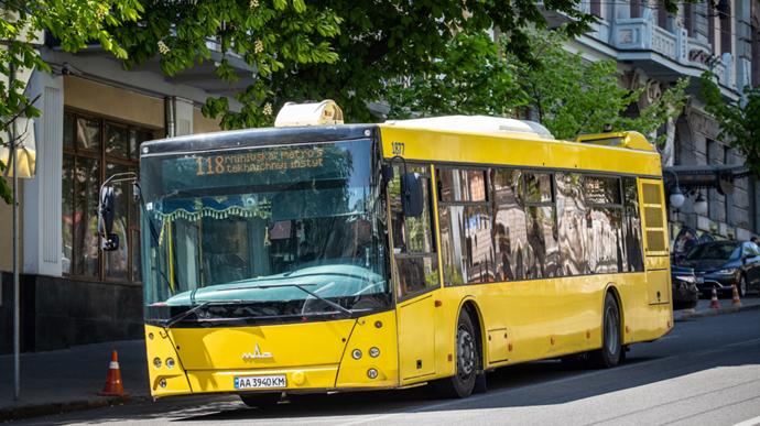 У Києві громадський транспорт везтиме пасажирів до укриття під час тривоги