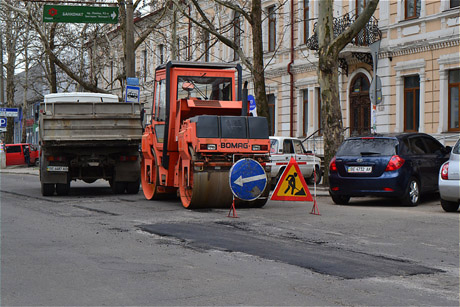 В Николаеве ремонтируют дороги к приезду президента 