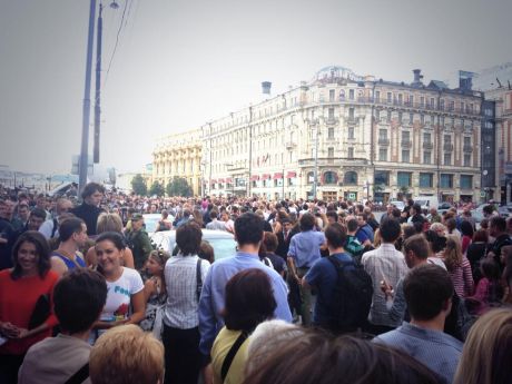 Люди вийшли на площу Москви проти ув`язнення Навального. Фото twitter.com/kubovich