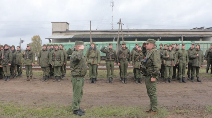В Беларуси заявили, что после укрепления границы бойцы возвращаются в части. Но меньше их не становится