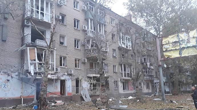 Росіяни зранку вдарили по житлових будинках в центрі Херсона