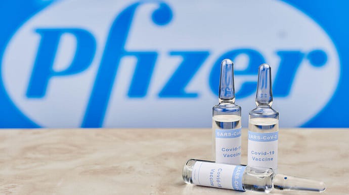 Польща отримала майже 900 тисяч доз вакцини Pfizer