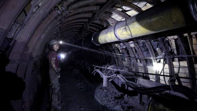 В результаті бойових дій на Донеччині знеструмлено ще 2 шахти, в них перебували 18 працівників
