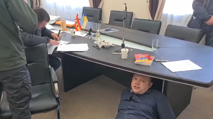 СБУ прийшла з обшуками до мера Білгород-Дністровського, він заявив про побиття