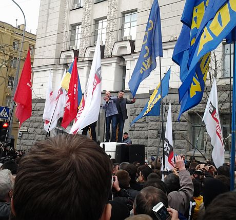 Яценюк и Кличко с броневика – митингу в Харькове. Фото Татьяны Николаенко