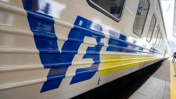 Укрзализныця назначила эвакуационные поезда из-за подрыва врагом Каховской ГЭС