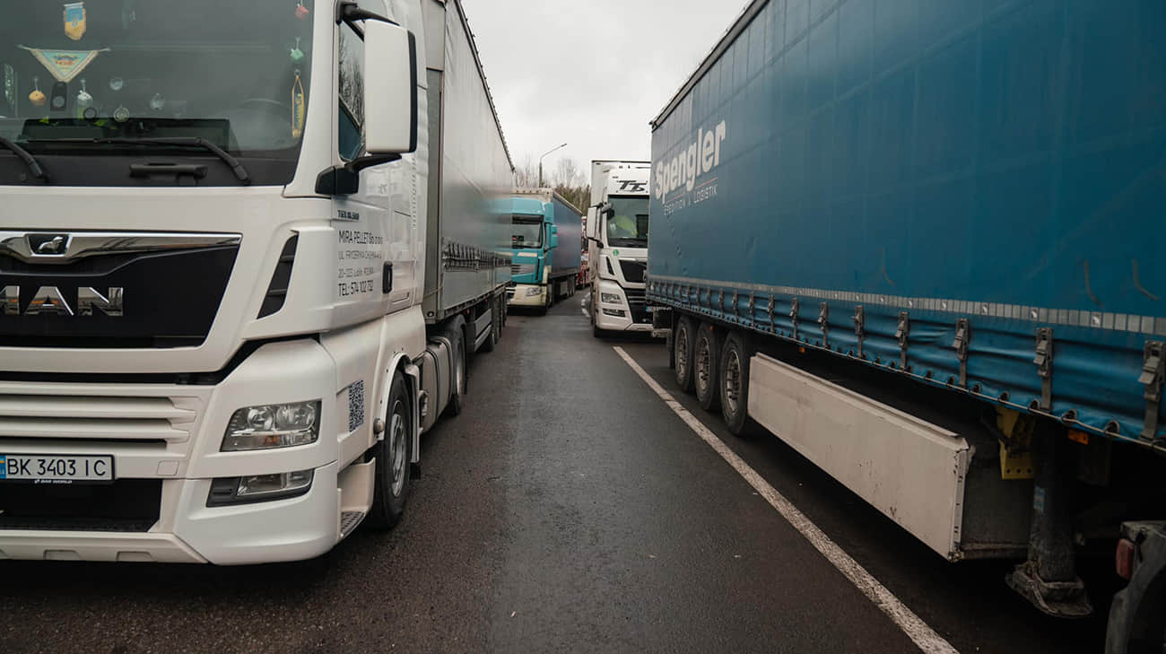 Ukraine informs European Commission of Poland's restrictions on lorries crossing border