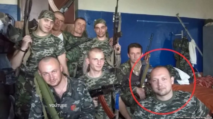 Егор Русский в окружении боевиков
