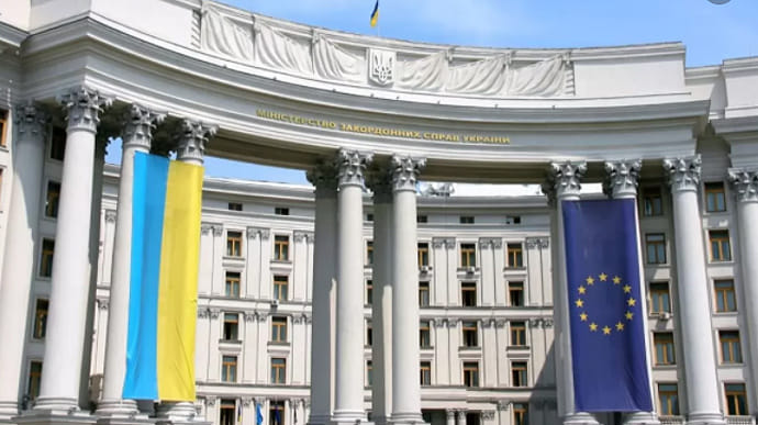 Украина в годовщину непризнанных выборов предостерегла Россию от поглощения Беларуси