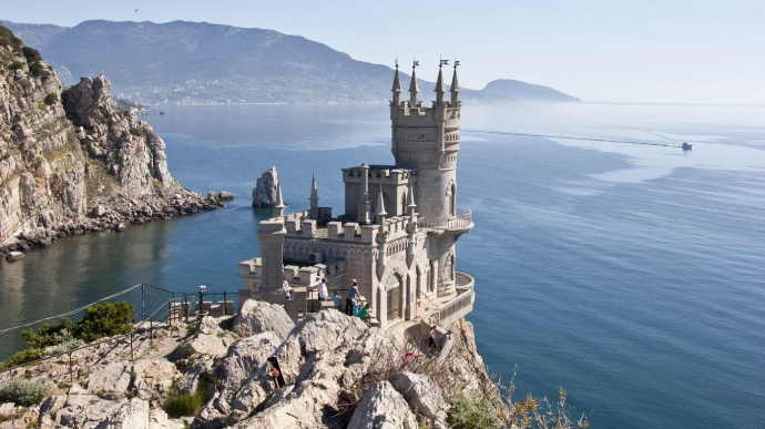 Шмигаль про відбудову Криму: Може стати одним із найкращих курортів Європи
