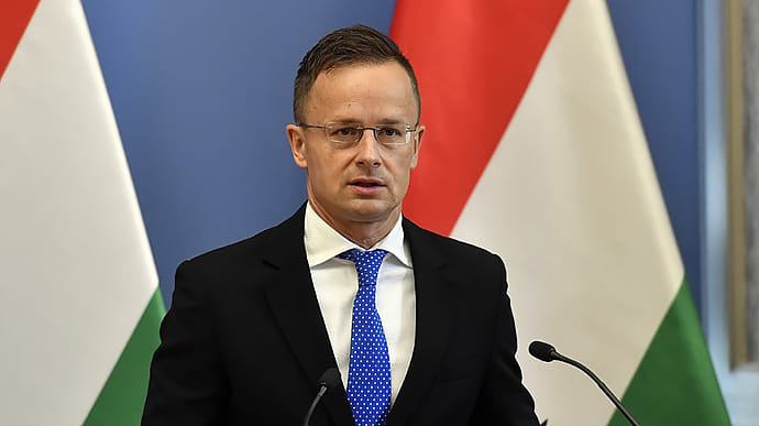 Глава МИД Венгрии в день выборов в Украине призвал поддержать одну из партий