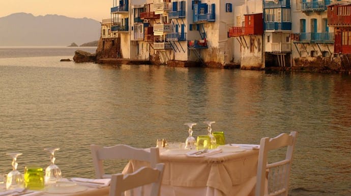 В Греции на курортном острове запретили музыку в ресторанах и барах