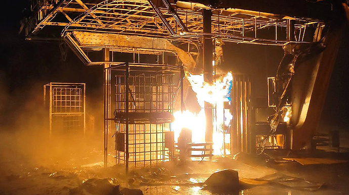 Росіяни били по Дніпропетровщині: згоріла АЗС, пошкоджені підприємства та об’єкти інфраструктури 