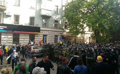 В Кишиневе - столкновения между протестующими и полицией