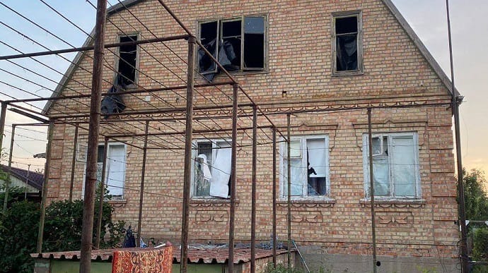 Россияне ударили по Никополю из артиллерии, повредили дома