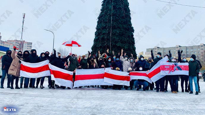 В Беларуси люди вышли на марши: силовики задержали уже полсотни человек