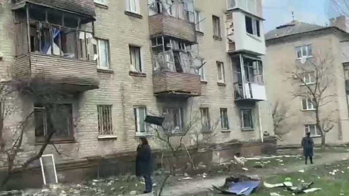 Russian troops shell school and 2 apartment buildings in Sievierodonetsk