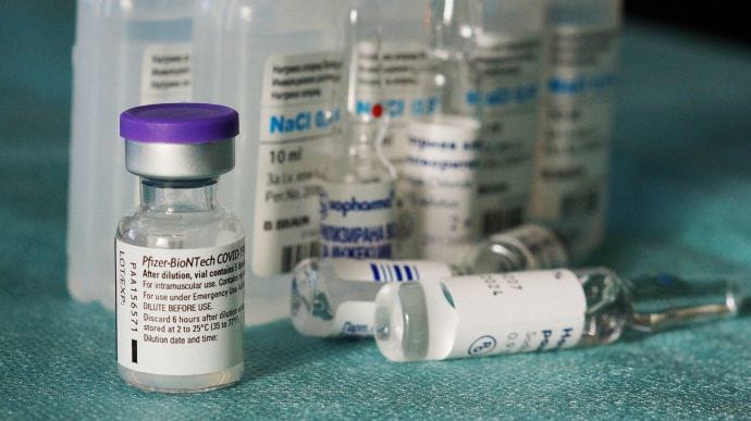 Из-за нарушений при транспортировке на Харьковщине испортились более 9 тысяч вакцин Pfizer