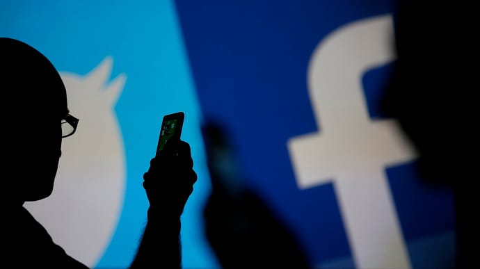Facebook и Twitter передадут аккаунт президента США Байдену