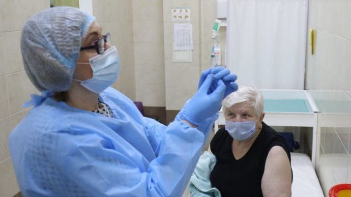 7,5 мільйона українців щеплені обома дозами ковід-вакцини