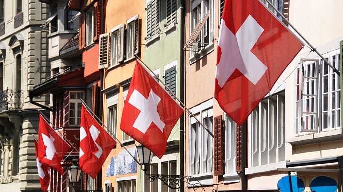 Швейцария ослабляет карантин