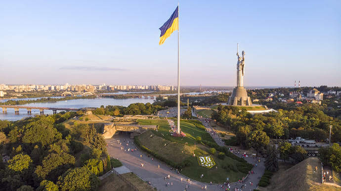 На найбільшому флагштоку України встановлять новий тризуб
