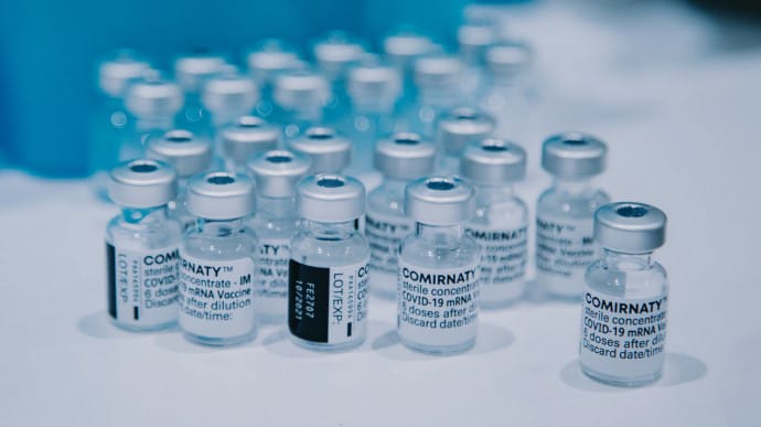 Регулятор ЄС підтримав застосування бустерної дози вакцини Pfizer