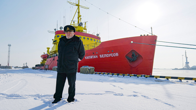 Россияне обстреляли ледокол Капитан Белоусов с гражданскими - Азов